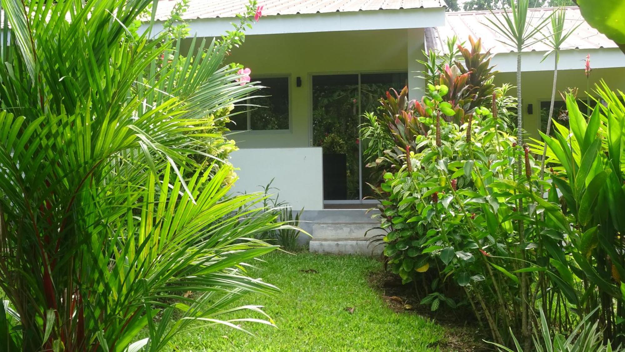 Acacia'S Cottages With Starlink Wifi Mambajao 外观 照片