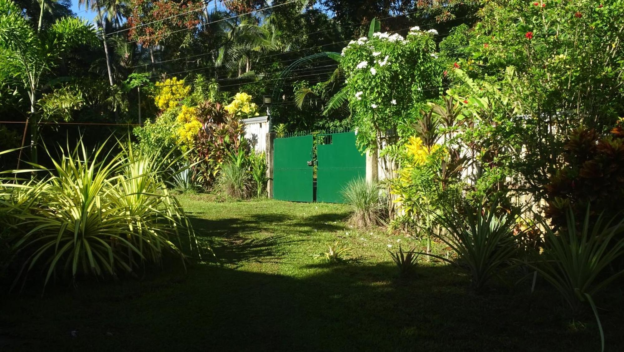 Acacia'S Cottages With Starlink Wifi Mambajao 外观 照片